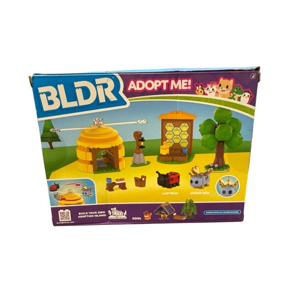 BLDR Adopt Me! Coffee Shop Interior with Queen Bee Building Set 225pcs - Picture 3 of 7